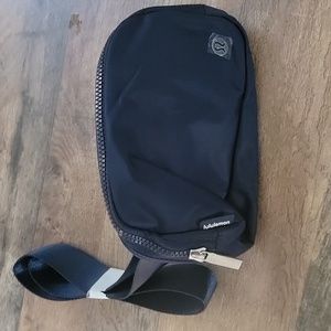 Lululemon everywhere belt bag